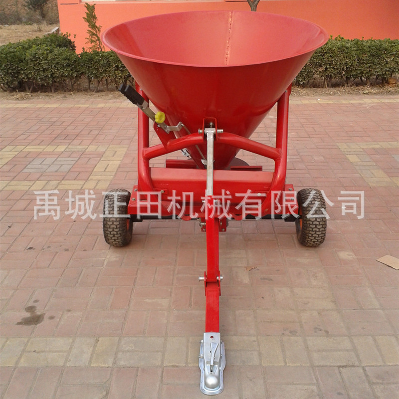 供應輪胎式撒肥機 操場