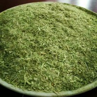 廠家批發(fā)家畜家禽紫花苜蓿草粉今年新草30公斤袋裝飼料廠水產(chǎn)牧草
