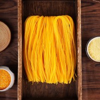 廠家批發(fā)玉米面條東北玉米掛面玉米黃面條麻辣燙商用批發(fā)玉米面條