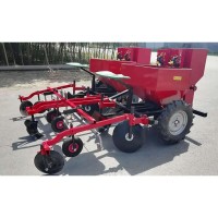 四輪拖拉機(jī)帶土豆播種機(jī)一體機(jī) 馬鈴薯種植機(jī) 土豆洋芋播種機(jī)