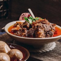 網(wǎng)紅火鍋高性價比凍品耙牛肉食材低價供應 商 精選牛肉，秘制醬料