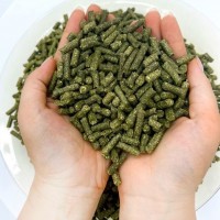 包郵5斤裝苜蓿草顆粒兔糧優(yōu)質(zhì)主糧顆粒豚鼠荷蘭豬龍貓幼寵物飼料
